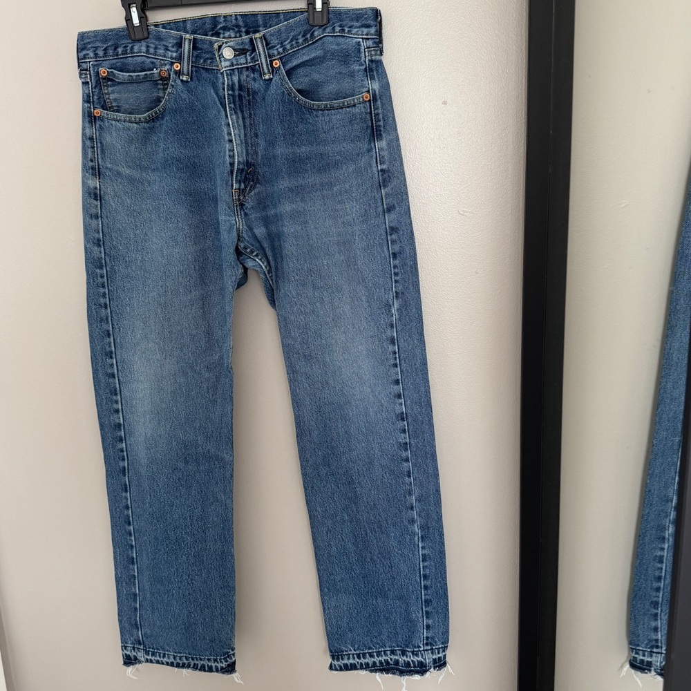 Levi’s 505 Straight Leg Jeans 34x30 Zipper Fly Raw Hem Medium Wash Vintage Vibe - Picture 1 of 8
